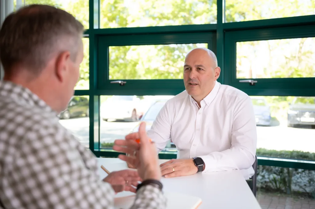 Colin Tapscott of Everyday Leader in a one to one coaching conversation with a client at a table